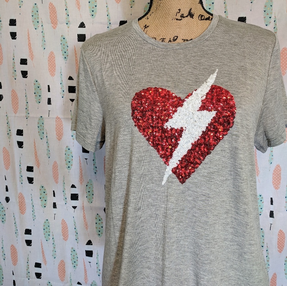 🆕NWT Romeo and Juliet Couture Heart T-Shirt